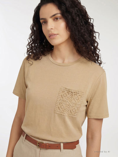 T-shirt con taschino macramè