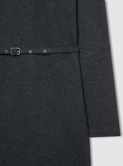 Vestito in maglia con cintura