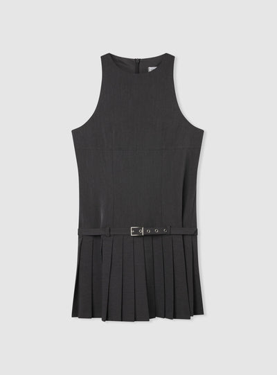 Vestito con pieghe e cintura