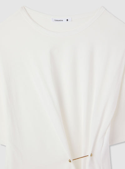 T-shirt femme avec drapé et broche