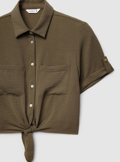 Camicia crop con nodo frontale