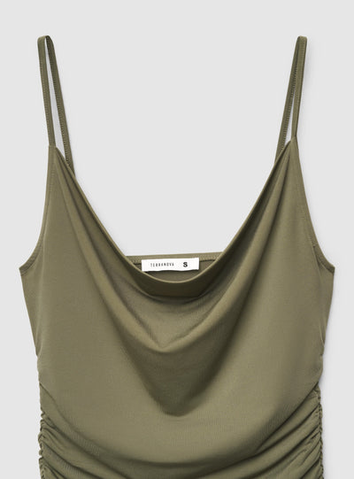 Top con scollo drappeggiato e arricciature laterali
