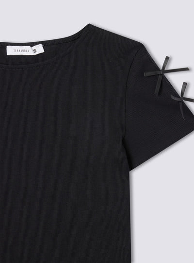 T-shirt con fiocchi sulle maniche
