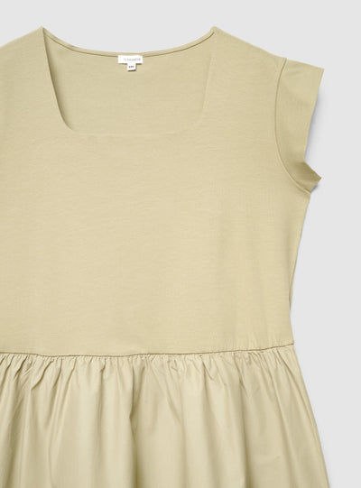 Vestito con scollo quadrato e vita arricciata