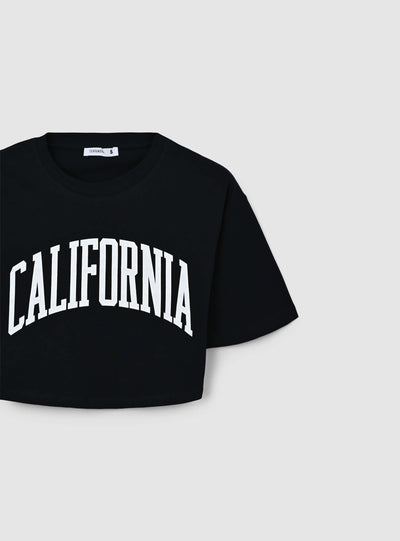 T-shirt crop ampia con stampa college