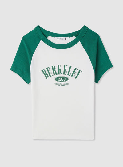 T-shirt crop con stampa college