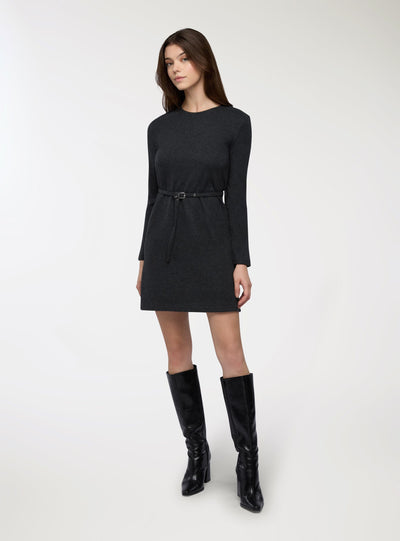 Vestito in maglia con cintura