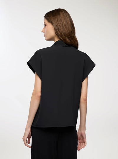 Blusa a tinta unita con scollo a V