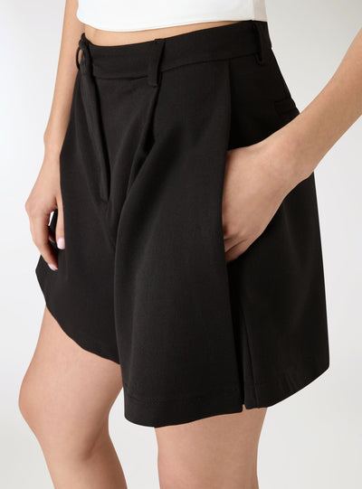 Shorts con pieghe a tinta unita
