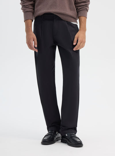 Pantaloni chino con pinces e gamba dritta