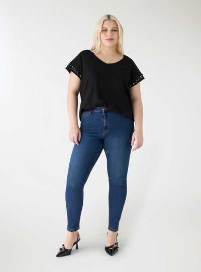 T-shirt con scollo a V e perle