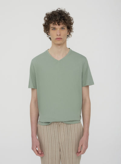 T-shirt basic con scollo a v