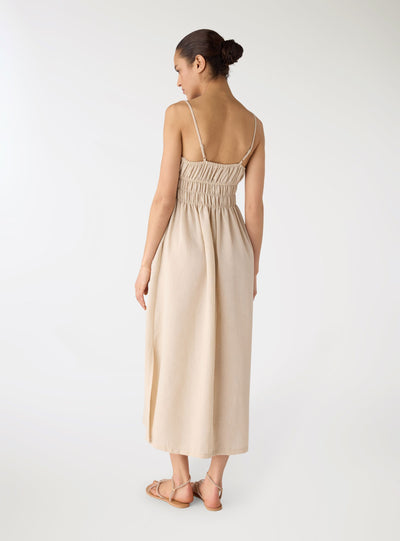 Vestito lungo con spalline sottili e balze