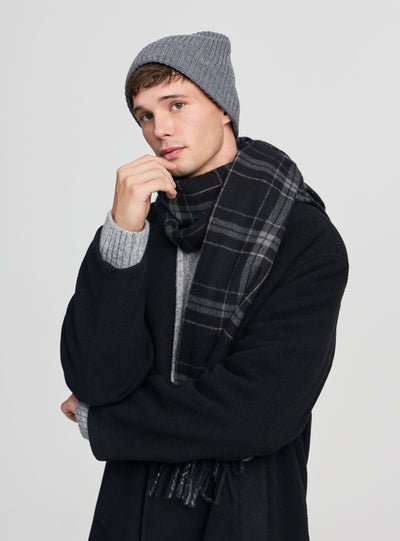 Scarf with check pattern