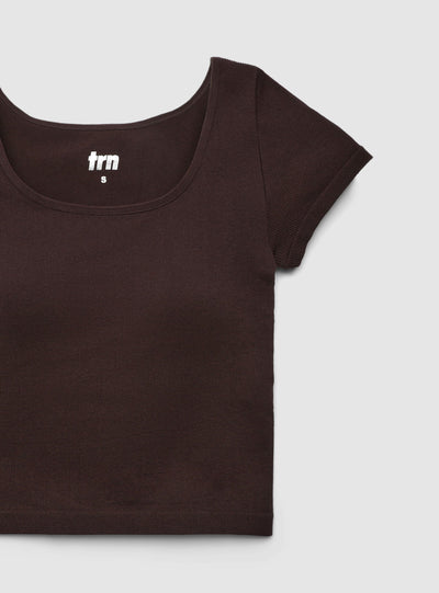 T-shirt crop sportiva con coppe interne