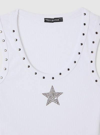 Top a costine con borchie e stella strass