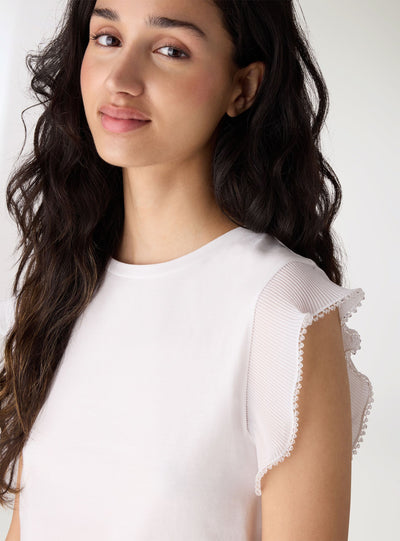 Fitted T-shirt with pleated sleeves and appliqués