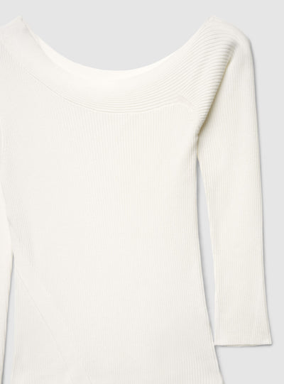 Asymmetric solid-colour off-shoulder top