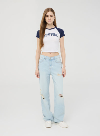 T-shirt crop raglan con stampa college