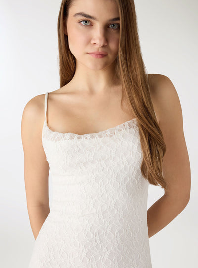 Vestito lungo in pizzo con spalline sottili