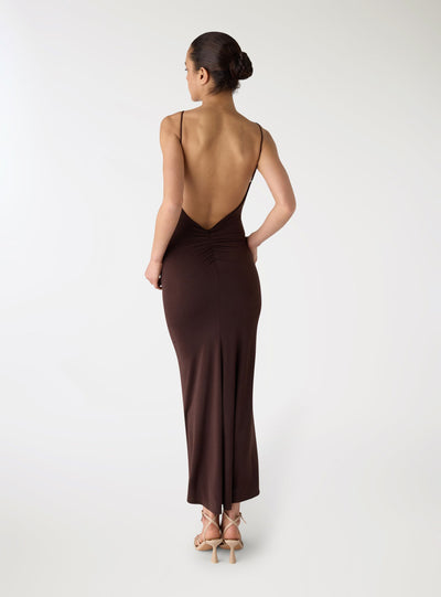 Vestito lungo con coppe e arricciatura dietro