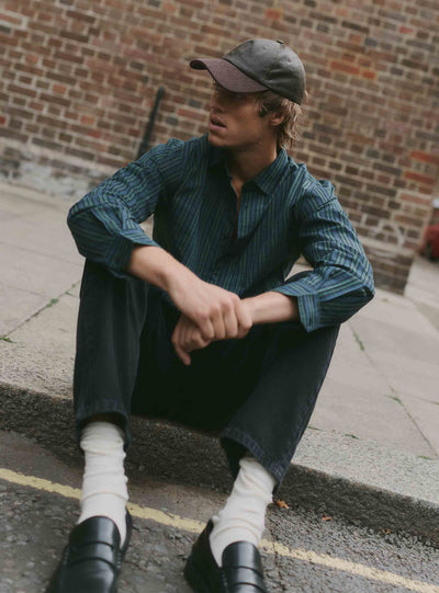 Baseball cap with velvet-effect visor
