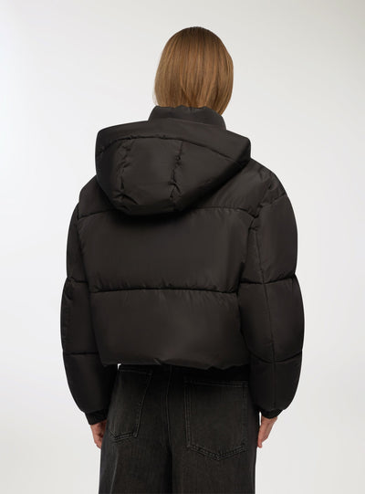 Giubbotto crop con collo alto e cappuccio