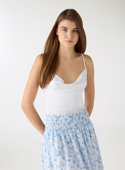 Top con scollo drappeggiato e arricciature laterali