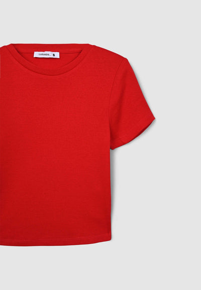 Obcisły krótki t-shirt w jednolitym kolorze