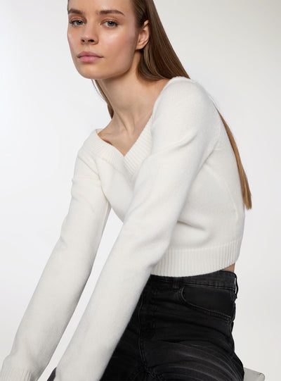 Maglia crop con scollo a V ampio