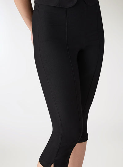 Pantaloni capri a tinta unita
