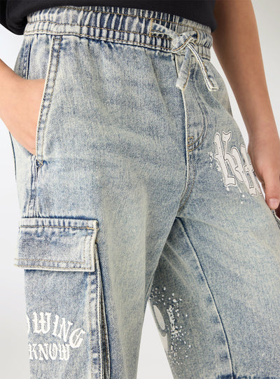 Pantaloncini jeans cargo con coulisse e stampe