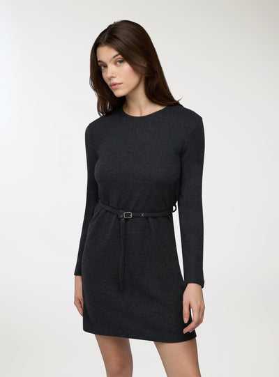 Vestito in maglia con cintura