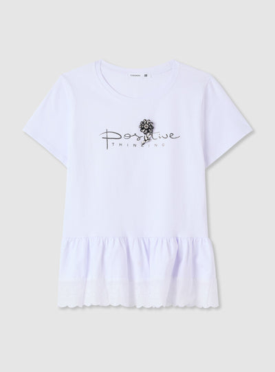 T-shirt con stampa e balza in sangallo