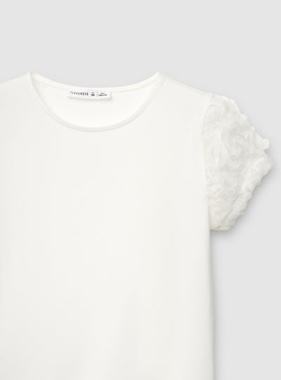 T-shirt con maniche in tulle a petali