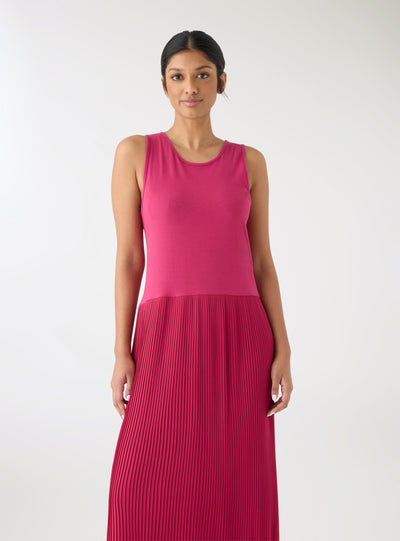 Long dress with pleated skirt