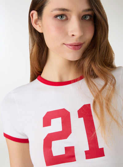 Camiseta con número en contraste