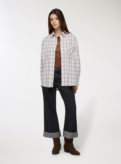 Jeans con borchie e risvolto