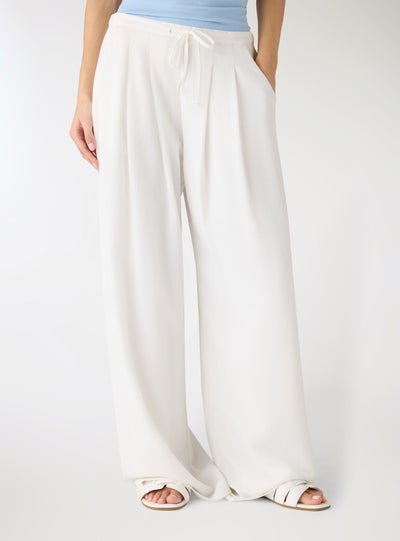 Pantaloni wide leg con pinces effetto crinkle