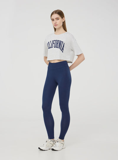 T-shirt crop ampia con stampa college
