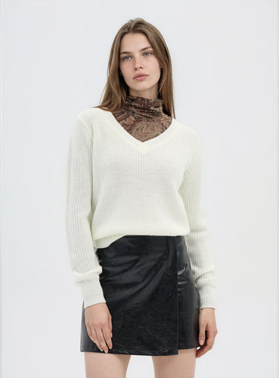 Maglia a coste inglesi con scollo a V