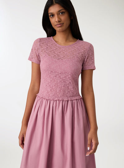 Robe longue en dentelle