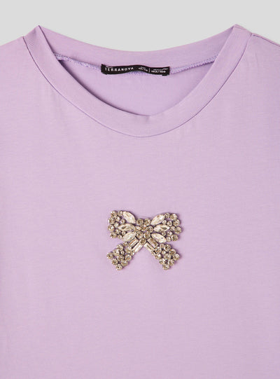 T-shirt con maniche a volant e applicazione fiocco gioiello